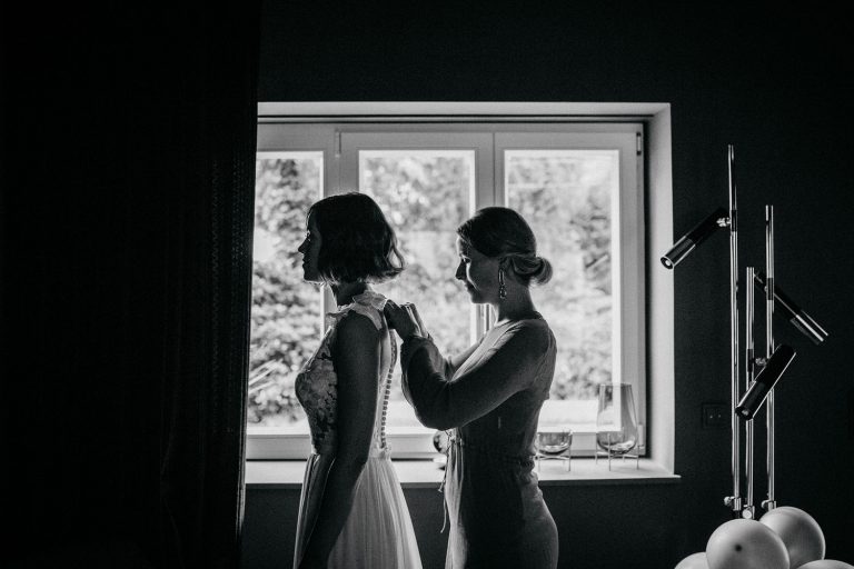 Brautkleid Styling mit Laura und ihrer Mutter. Fotografin Alexa Vachon.